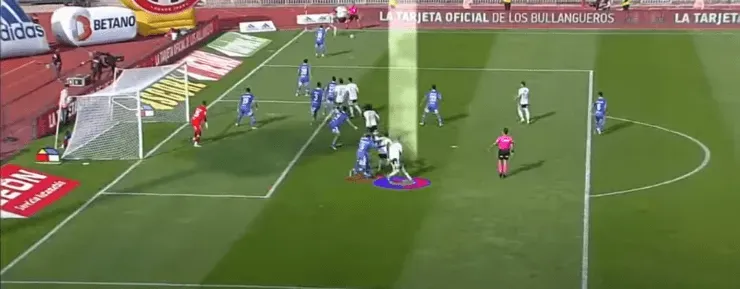 Pavez deja a Seymour y va sobre Junior