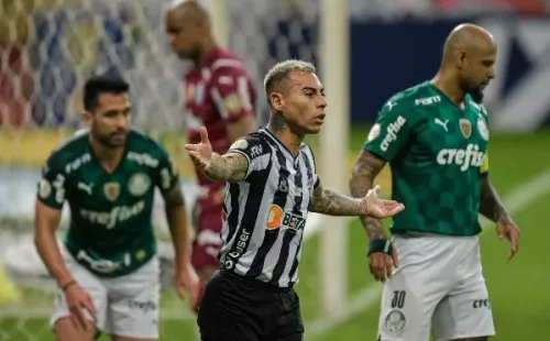 Eduardo Vargas y el Atlético Mineiro desafían al campeón Palmeiras. Foto: Getty Images
