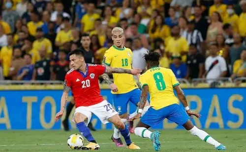 Gilberto Aránguiz reconoció que le gustaría tener a su hermano Charles, emblema de la selección chilena, en su plantel con Municipal Puente Alto. | Foto: Agencia Uno
