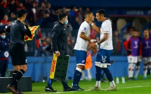 En el segundo tiempo, Luis Suárez ingresó a la cancha y concretó su regreso a Nacional. Eso sí, el resultado no lo acompañó en la Copa Sudamericana. Foto: Getty Images