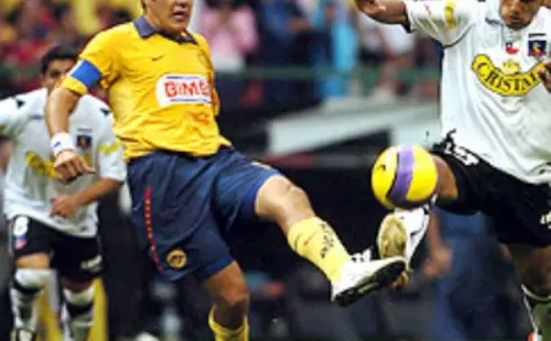 Vidal jugando ante el América en la Libertadores 2007