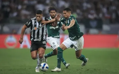 Empate entre el Atlético Mineiro y Palmeiras de los chilenos Edu Vargas y Benjamín Kuscevic en cuartos de final de Copa Libertadores.
