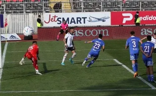 Campos sufrió con Colo Colo en su primer Superclásico (Agencia Uno)