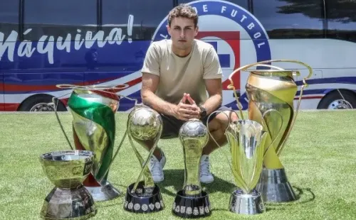 Santiago Giménez se despidió de Cruz Azul. (Foto: Cruz Azul)