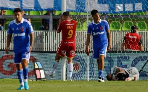 Leandro Garate se lamenta una ocasión perdida en la derrota de Unión Española vs. la U. Foto: Agencia Uno.