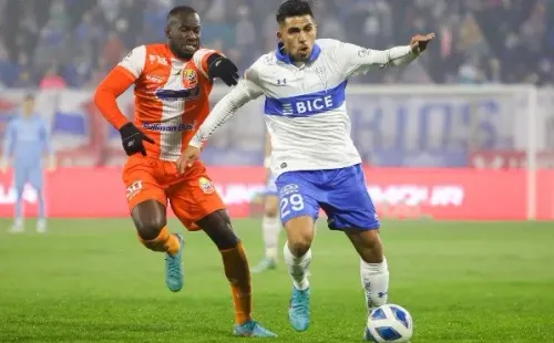 César Pinares apunta a ser titular en el duelo entre la UC ante Everton en Viña del Mar. Foto: Agencia Uno.