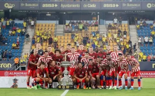 Atlético de Madrid festejó con el tradicional Trofeo Carranza. (Foto: @Atleti)