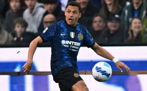 UDINE, ITALY - MAY 01: Alexis Sanchez of FC Internazionale in action during the Serie A match between Udinese Calcio and FC Internazionale at Dacia Arena on May 01, 2022 in Udine, Italy. (Photo by Mattia Ozbot - Inter/Inter via Getty Images)