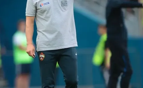 El entrenador del cuadro militar ya cuenta con el chileno. (Foto: CSKA de Moscú)