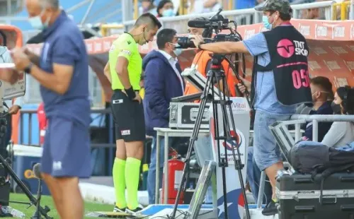 Garay protagonizó varias polémicas en el UC vs Everton de la primera rueda, y ahora volverá a dirigir ese encuentro. | Foto: Agencia Uno