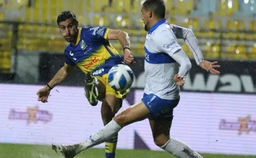 Cristián Garay expulsa a Madrid en Everton por una desafortunada plancha.