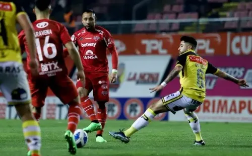 Ñublense despertó en el momento justo para vencer a Coquimbo Unido y seguir acortando distancia con Colo Colo. Foto: Agencia Uno