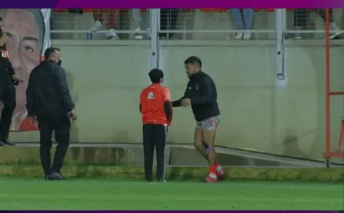 Nicolás Maturana quedó en calzoncillos tras ser el héroe de Cobreloa. |Foto: TNT Sports