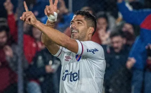 @LuisSuarez9 / El pistolero ya festejó su primer gol con el Bolso tras 15 años en Europa