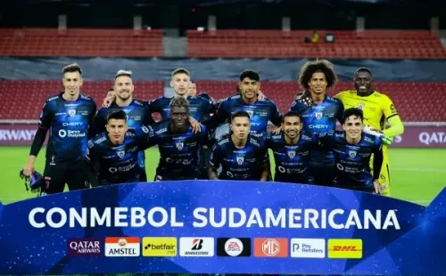 El chileno Matías Fernández y sus compañeros en Independiente del Valle van a semis de Copa Sudamericana. | Foto: Getty