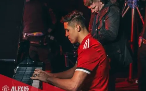 Manchester United presentó a Alexis Sánchez lleno de ilusión. | Foto: Archivo