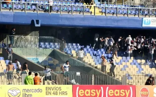 Mal llamados hinchas de la UC y Colo Colo hicieron sonrojar al fútbol chileno con su violencia. | Foto: Agencia Uno