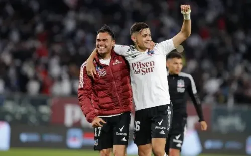 La amistad entre Gabriel Suazo y Pablo Solari emocionó a los hinchas este martes. Foto: Agencia Uno