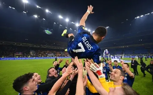 Alexis cambiará su tradicional camiseta 7 para pasar a usar la 70. |Foto: Getty