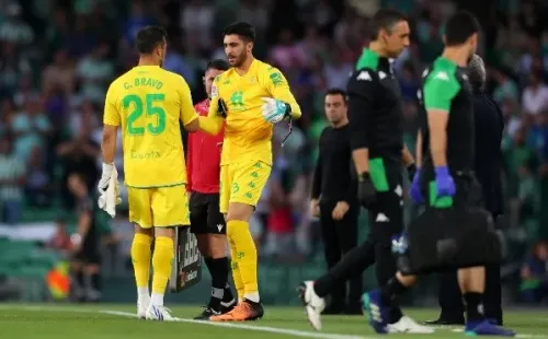 Claudio Bravo es duda para el inicio de la liga por temas burocráticos. (Foto: Getty Images)