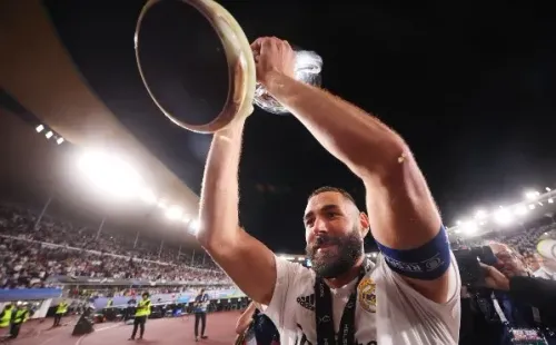 Karim Benzema levantó su primer título como capitán merengue. (Foto: Getty Images)