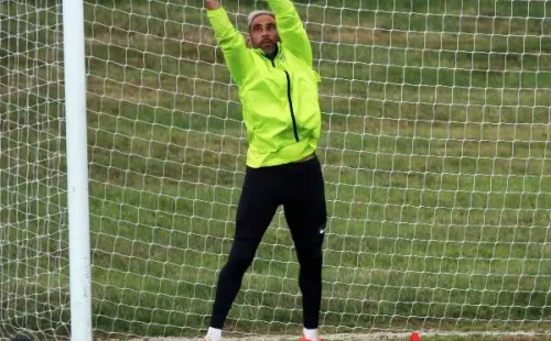 Claudio Bravo no podría disputar la primera jornada. (Foto: Betis)