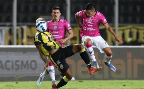 El chileno Matías Fernández e Independiente del Valle siguen en carrera por el título en la Copa Sudamericana: listos los cuatro semifinalistas.