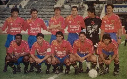 El plantel de Unión Española campeón de Copa Chile 1992: Ricardo González, Claudio Figueroa, Ricardo Perdomo, Jose Cabrera, Eduardo Azargado, Mario Luca, Dely Valdes, Jose Luis Sierra, Richard Valenzuela, Cristian Montecinos y Richard Zambrano. El técnico era Nelson Acosta. | Foto: Twitter Carlos Campos Castro