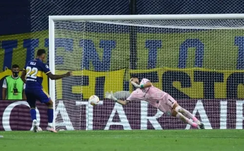 Gabriel Arias vs. Boca Juniors en 2020. (Getty Images).