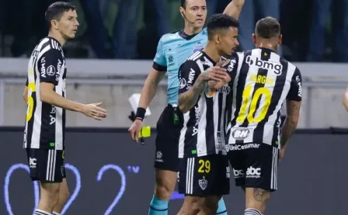 Wilmar Roldán expulsó a Eduardo Vargas tras una fuerte discusión entre ambos. | Foto: Getty