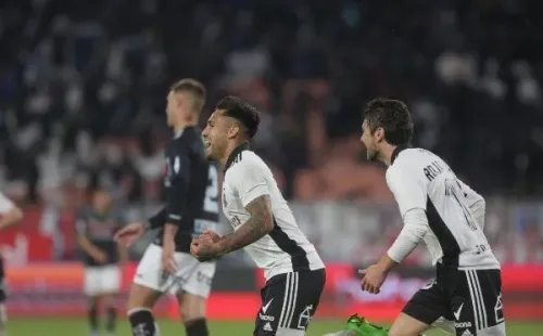 Rojas y Bolados festejan el gol de Colo Colo (Agencia Uno)