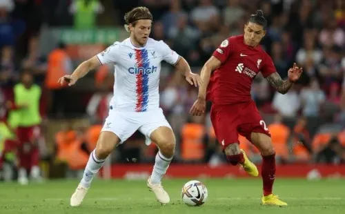 Núñez no le aguantó una a Andersen, le pegó un cabezazo en la cara y dejó a Liverpool con uno menos. | Foto: Getty