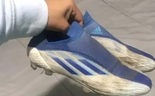 Los zapatos que Carla Guerrero le regaló a Paula Espinoza. (Bolavip)