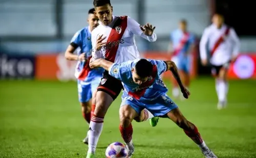 Pablo Solari y River Plate empataron sin goles contra Arsenal.
