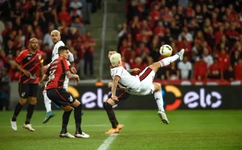 Golazo de chilena y clasificación del Flamengo y Arturo Vidal en Copa de Brasil.
