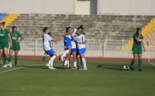 Rojas anotó el 2-0 de su club en la UWCL. (Apollon Limassol)