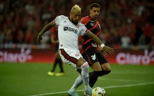 Arturo Vidal fue titular en Flamengo ante Paranaense