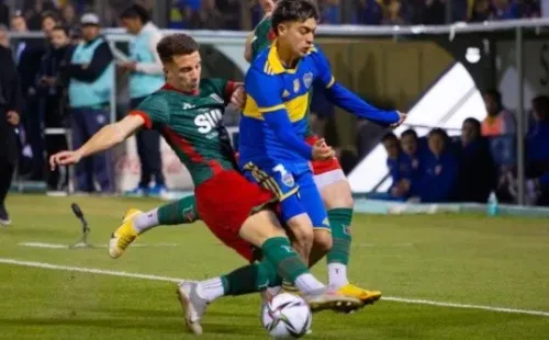 Exequiel Zeballos se llevó una dura patada de su rival.