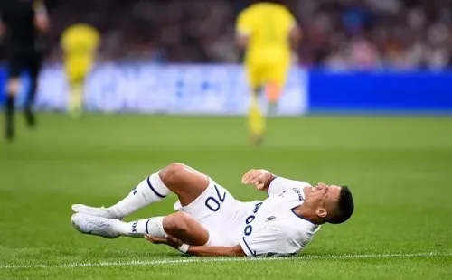 Le han dado duro a Alexis en su primer partido como titular en el OM: dos penales no cobrados. (Foto: Getty Images)