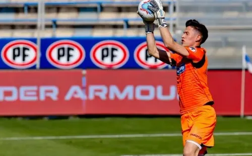 José Devecchi en acción por Audax Italiano ante la Universidad Católica en San Carlos de Apoquindo. (Agencia Uno).