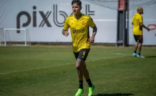 Pulgar se ha estado entrenando con más exigencia física. Foto: Flamengo.