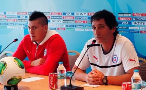 Mario Salas sigue confiando en que Nicolás Castillo tome un lugar importante en la selección chilena. Foto: Agencia Uno