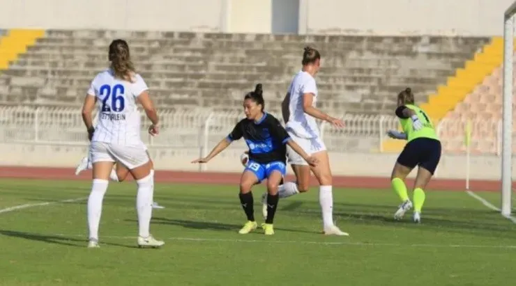 Rojas fue titular con el Apollon Limassol este domingo. (Apollon)