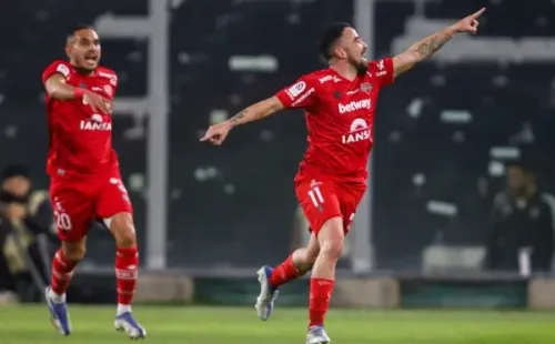 Fernando Cordero festeja el golazo que le anotó a Colo Colo en los octavos de final de vuelta de la Copa Chile. (Agencia Uno).