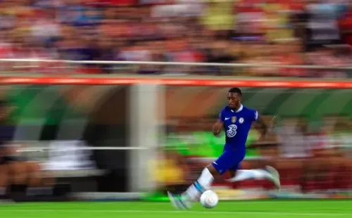 El veloz Callum Hudson-Odoi en acción con el Chelsea. Será compañero de Charles Aránguiz en el Bayer Leverkusen. (Getty Images).