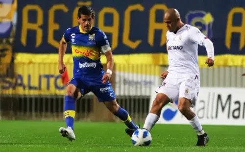 Everton le pasó por encima a Deportes La Serena, se metió en zona de copas internacionales y dejó a los Papayerosmuy complicados con la zona de descenso. Foto: Agencia Uno
