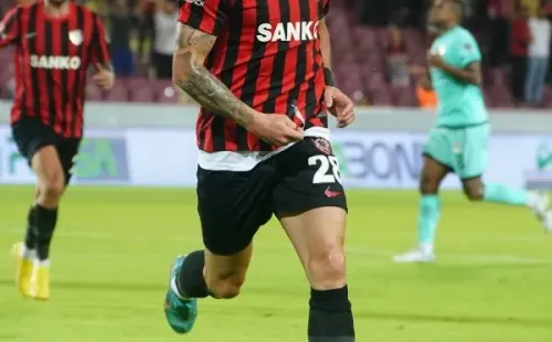 Sagal sonríe tras su gran gol en Turquía (Foto:Gaziantep FK)