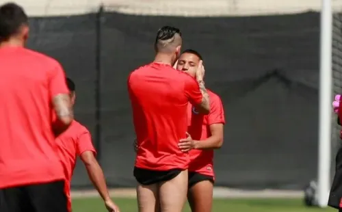 Mauricio Pinilla y Alexis Sánchez en una práctica de la selección chilena. (Agencia Uno).