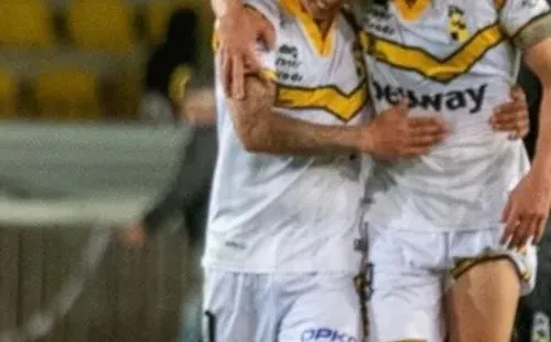 Federico Pereyra y sus palabras de aliento para Joe Abrigo, el capitán, goleador y máximo asistidor de Coquimbo Unido.