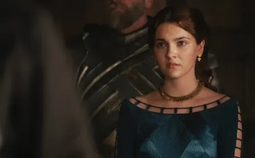 Emily Carey, actriz de 19 años, interpreta a la joven Alicent Hightower, nueva esposa del rey Viserys. (Foto: HBO)
